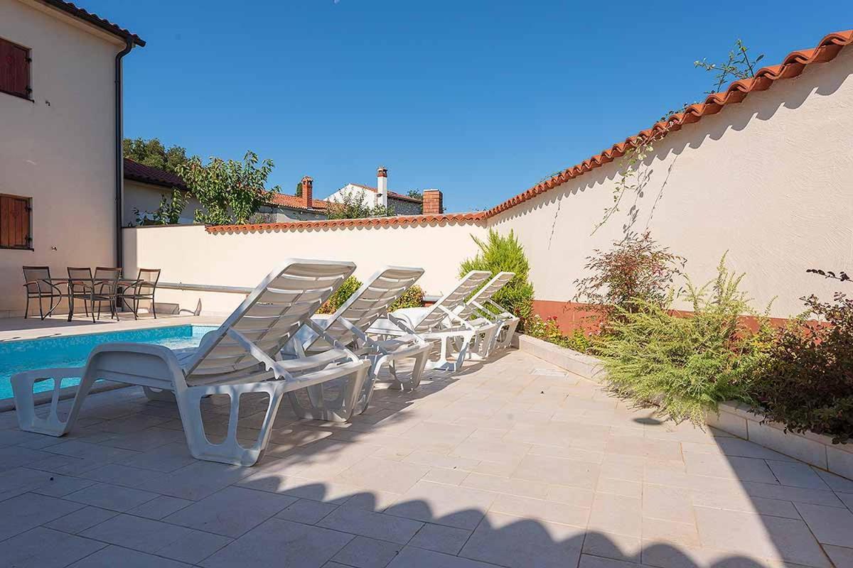 House Melly With Swimming Pool Villa Rovinjsko Selo Exterior photo
