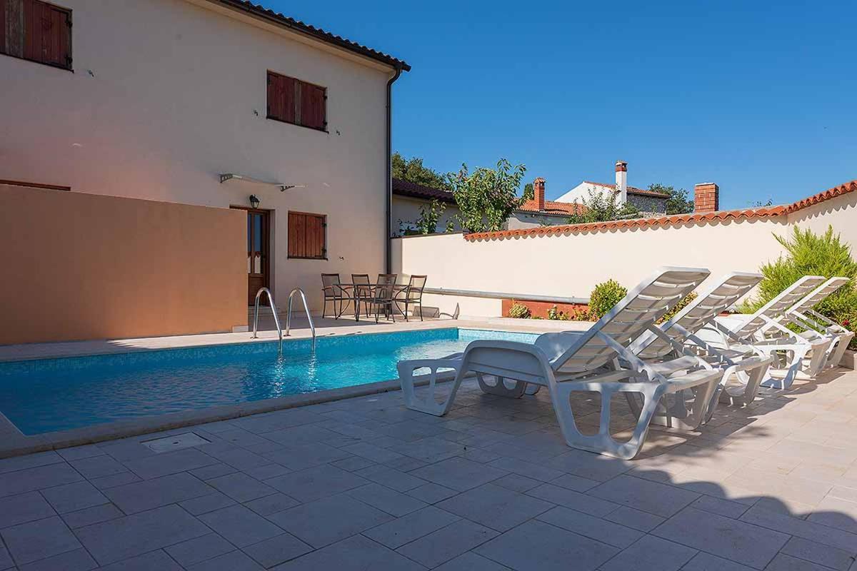 House Melly With Swimming Pool Villa Rovinjsko Selo Exterior photo