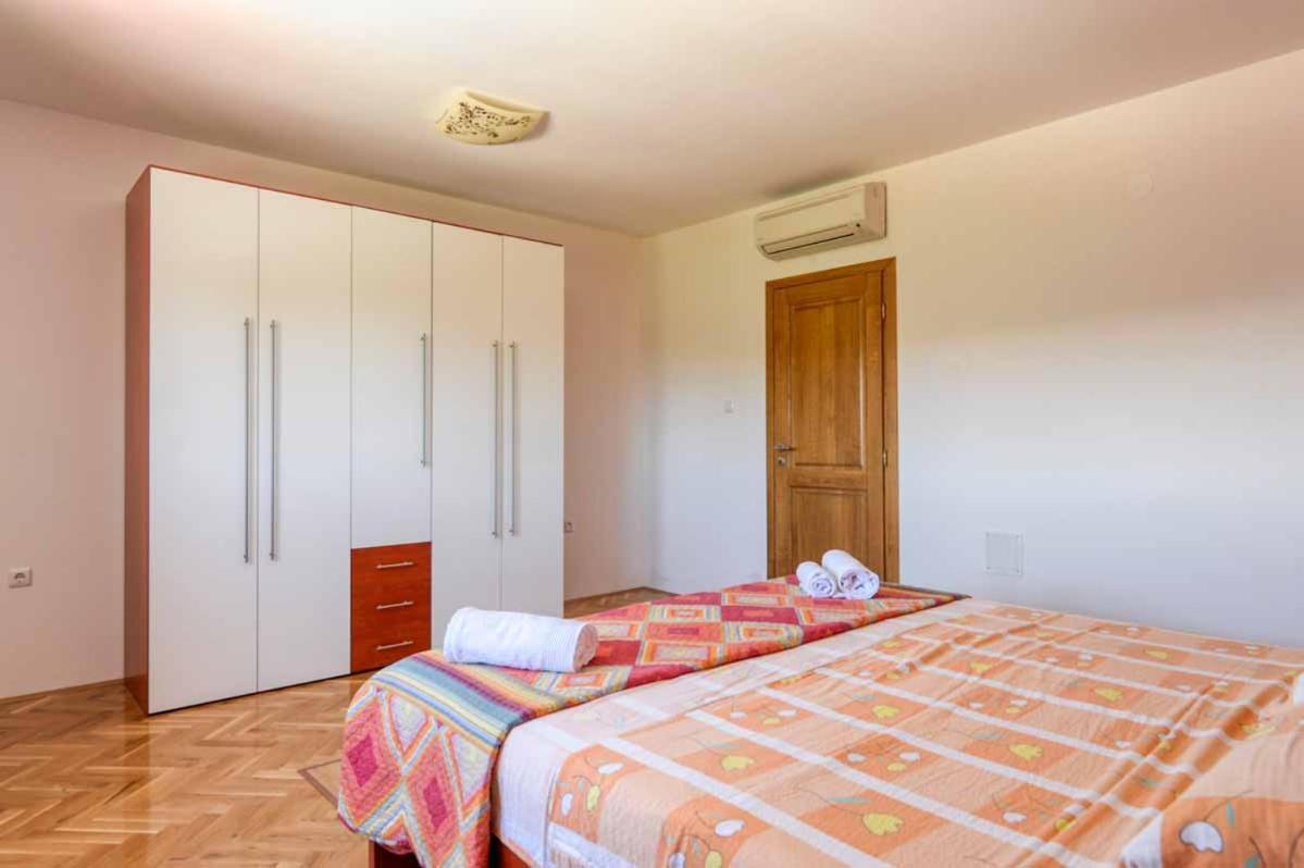 House Melly With Swimming Pool Villa Rovinjsko Selo Exterior photo
