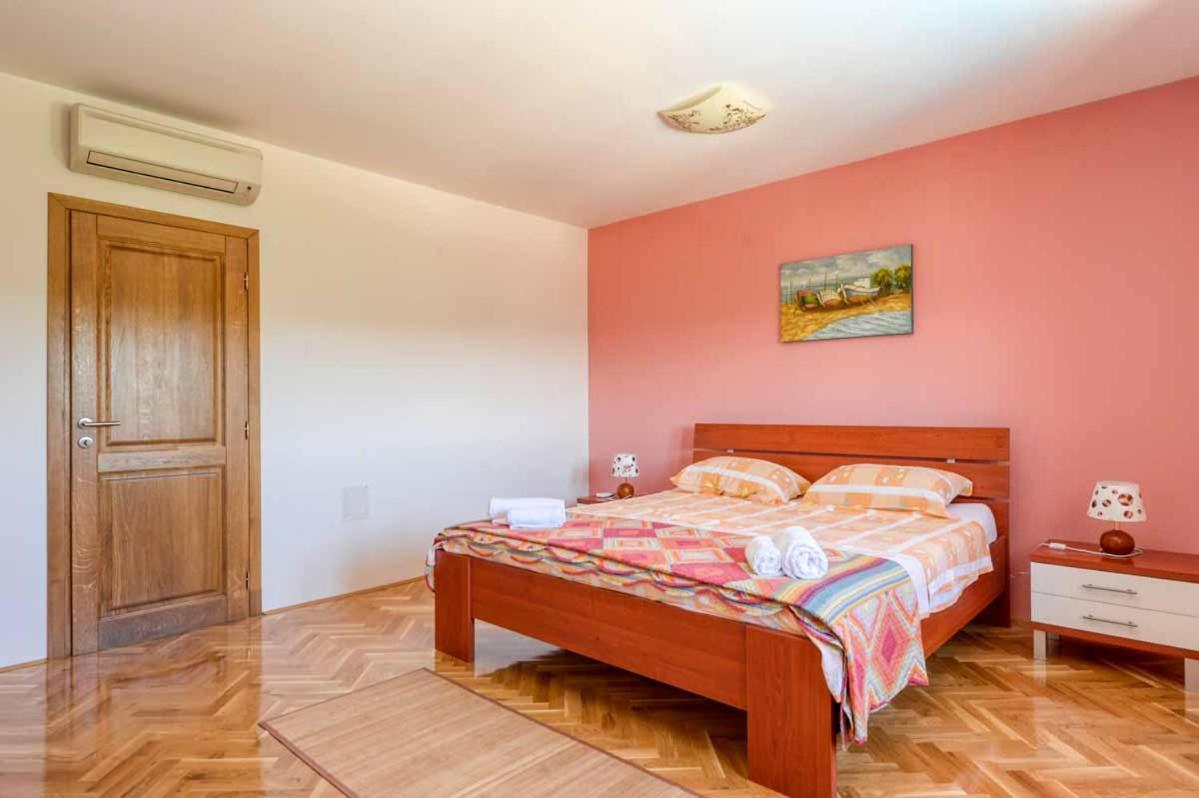 House Melly With Swimming Pool Villa Rovinjsko Selo Exterior photo