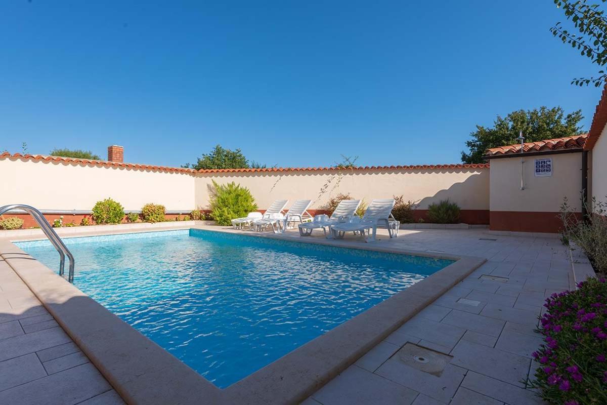 House Melly With Swimming Pool Villa Rovinjsko Selo Exterior photo